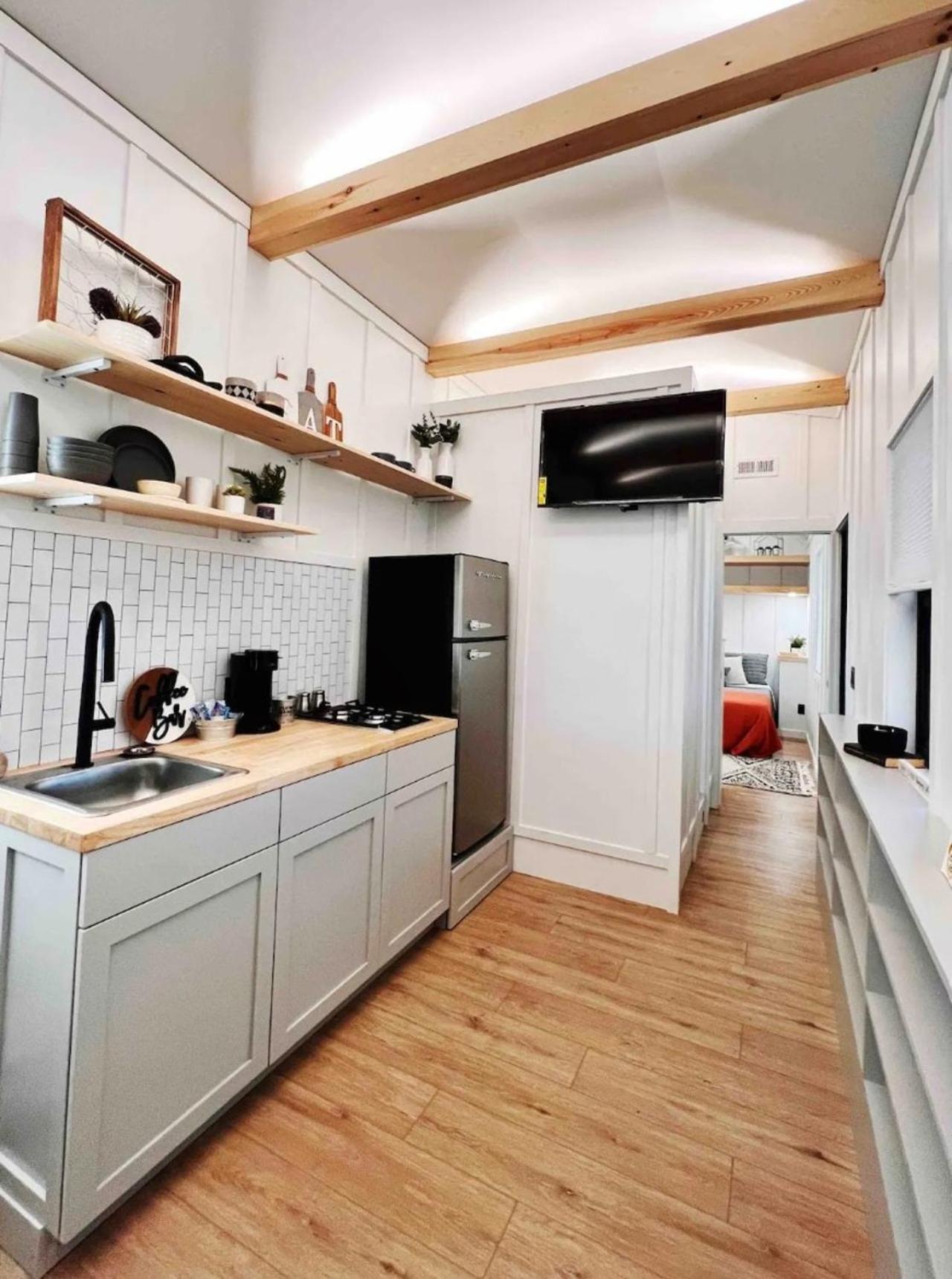 The Endeavor Tiny Home! Elizabethtown Exterior photo